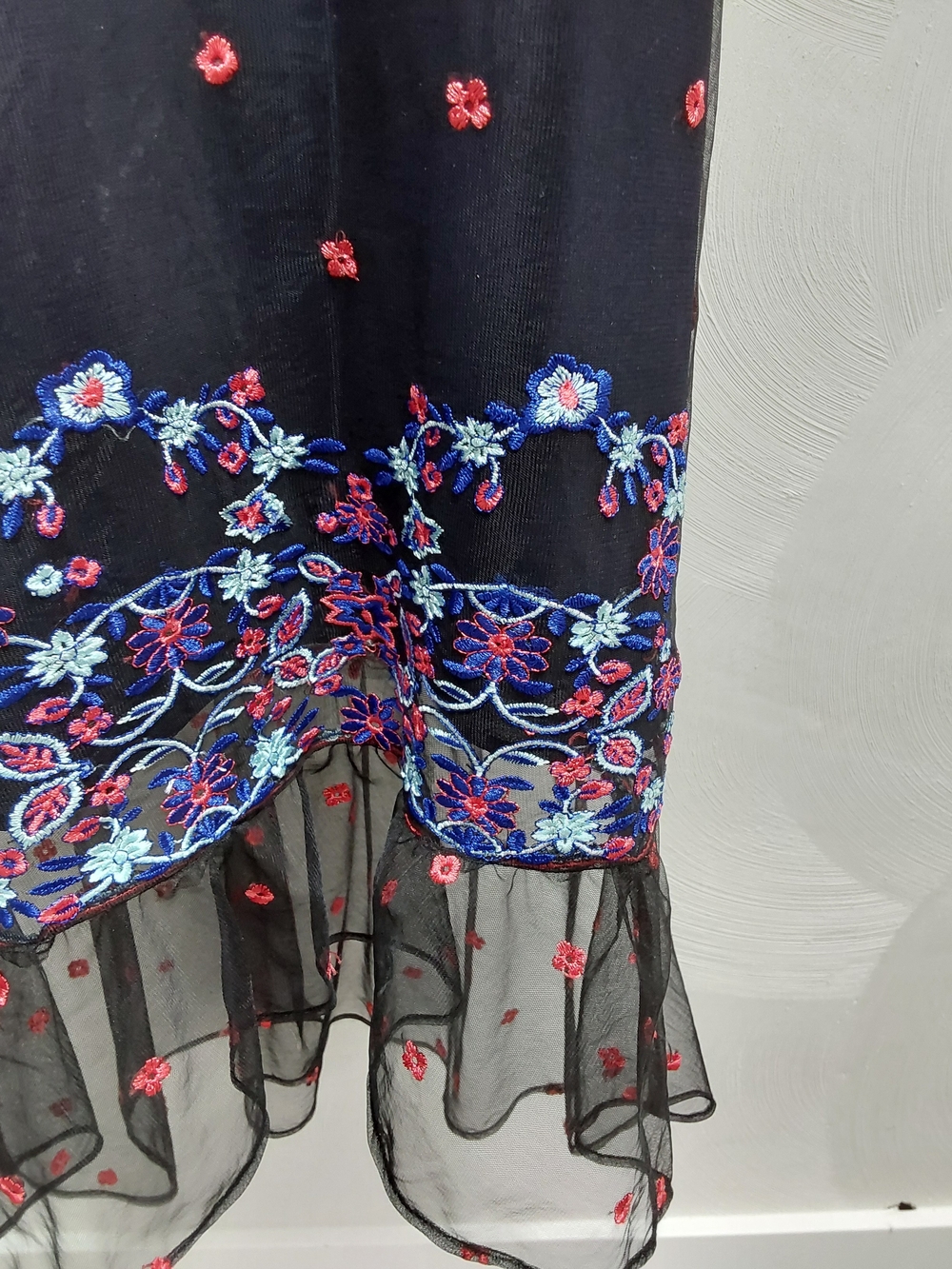 Nwt Devlin Black Floral Embroidered Slip Dress Small - Picture 3 of 6